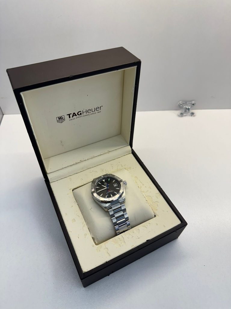 Etiketoni orën Heuer Aquaracer 41 mm