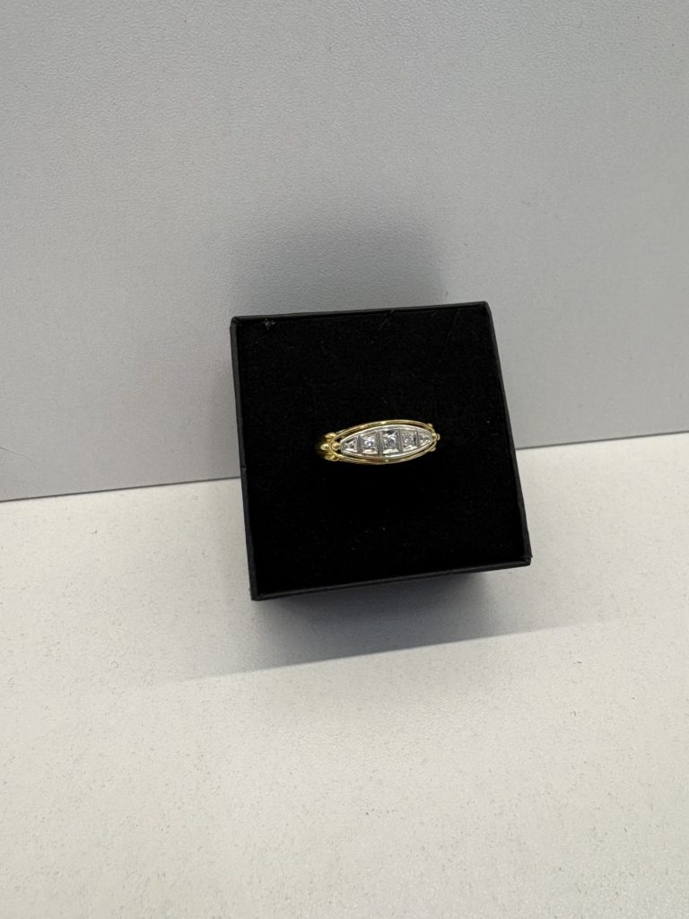 18CT Gold Ring
