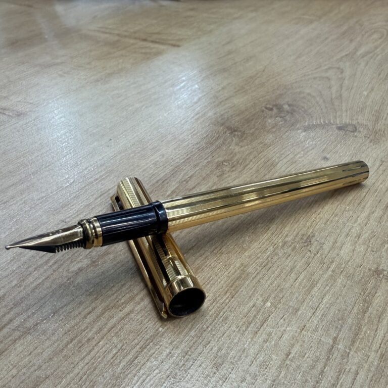 Stylo Dupont en plaqué Or et plume en Or 18K